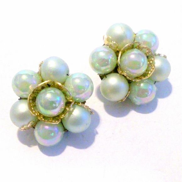 Vintage Mid Century Mint Green Bead Cluster Clip Earrings - Picture 2 of 3